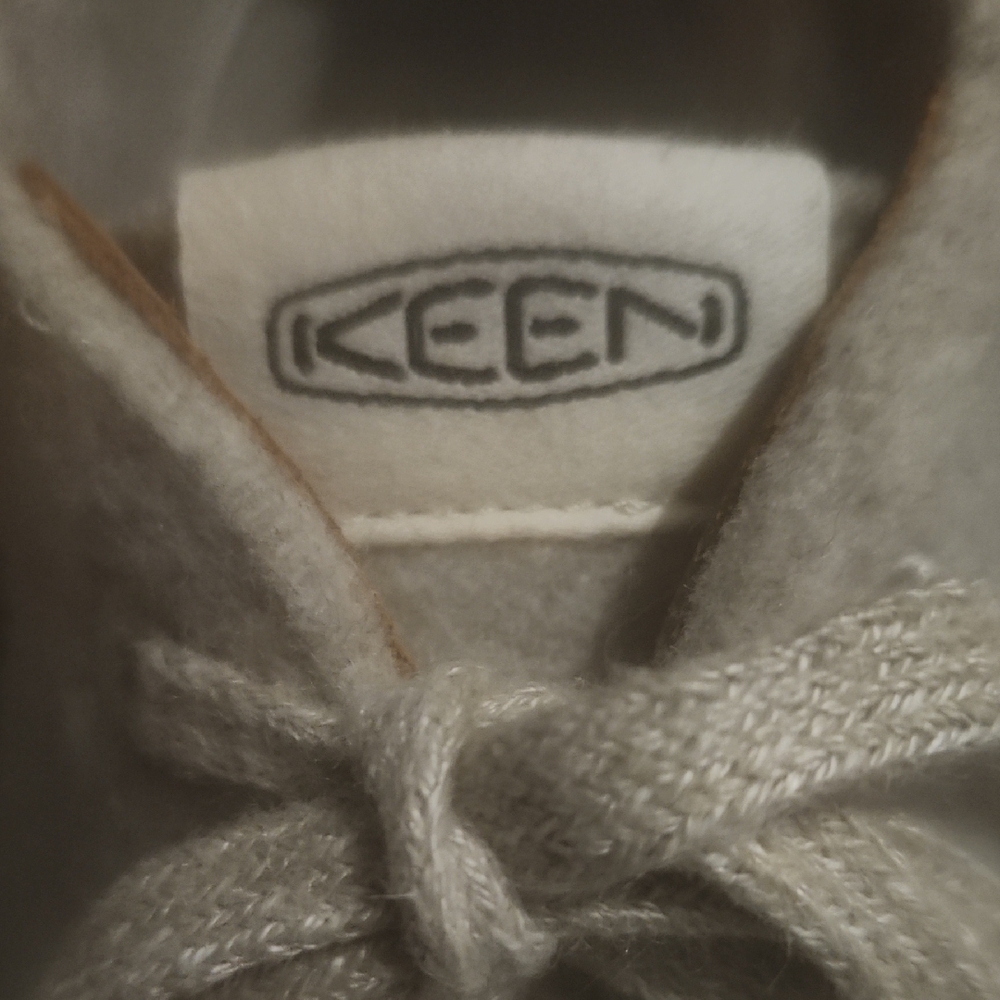 KEEN Women's Mosey Chukka boot in Natural felt size 10 - Picture 2 of 7